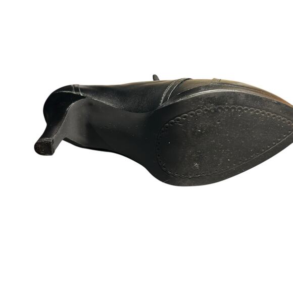 Tahari Grace Shoes Healed Leather Black Pointed Toe Victorian Lace Up SZ 7.5 - Picture 7 of 9